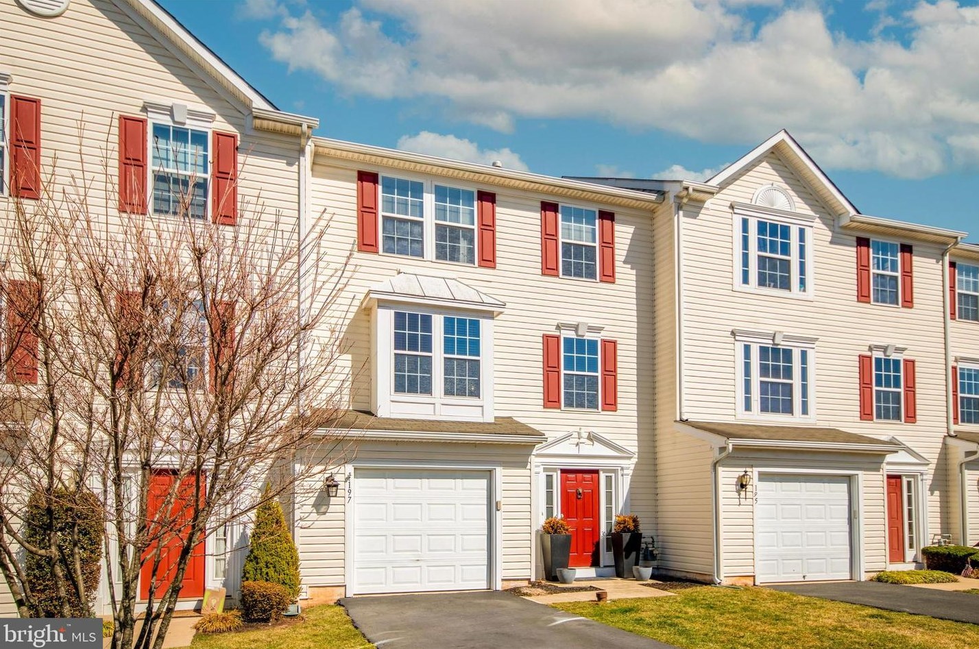 197 S Savanna Dr, Pottstown, PA 19465