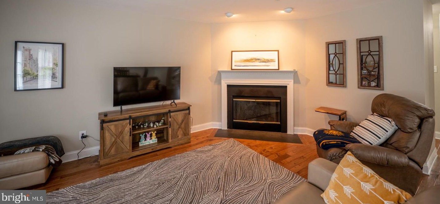 563 Saxony Dr, Exton PA  19341-2067 exterior