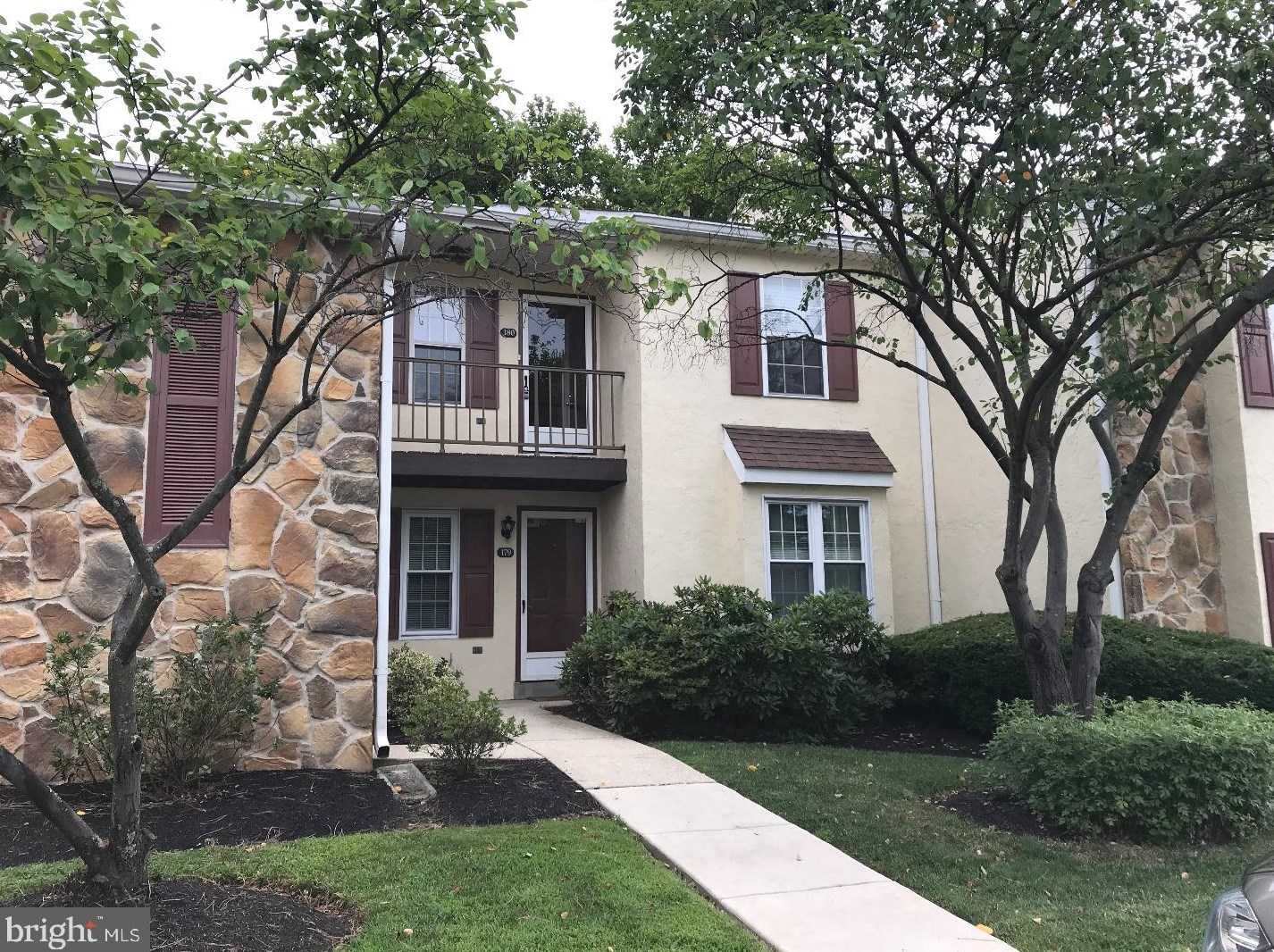 180 Valley Stream Cir, Wayne, PA 19087