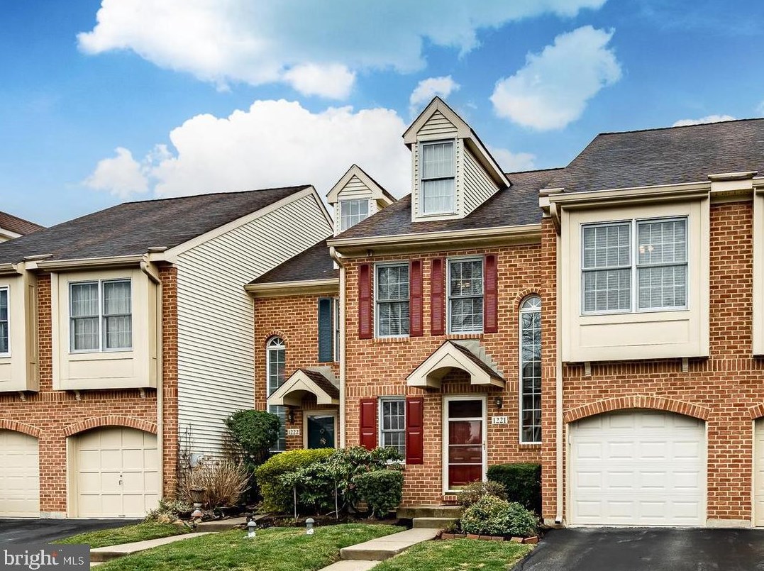 1221 Black Powder Dr, Phoenixville, PA 19460