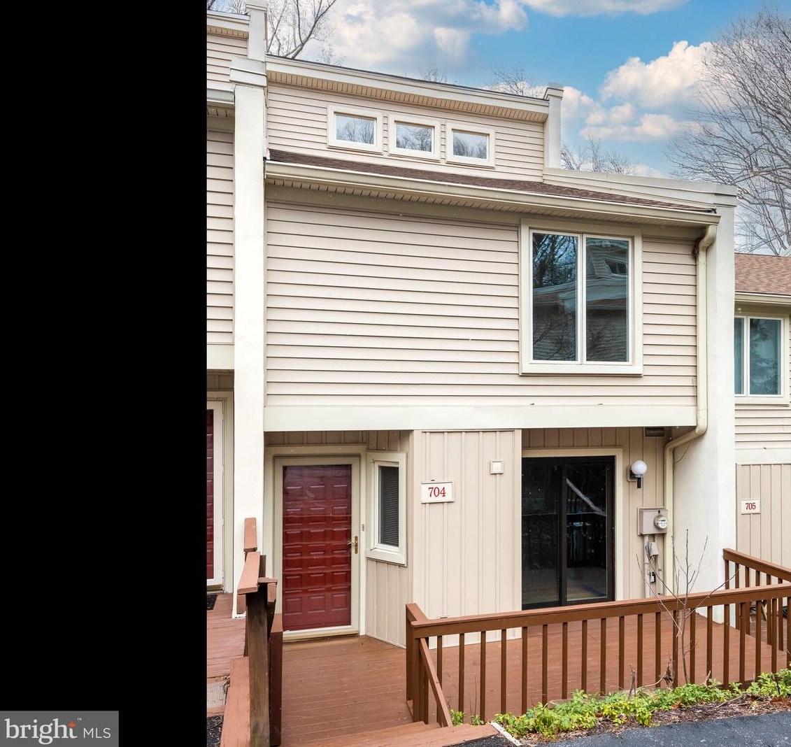 704 Westtown Cir, West Chester, PA 19382-7663