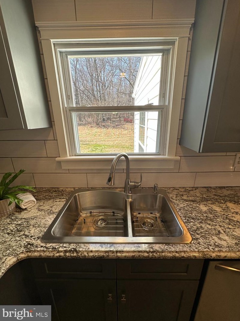 554 Twin County Rd, Honey Brook PA  19344-1323 exterior
