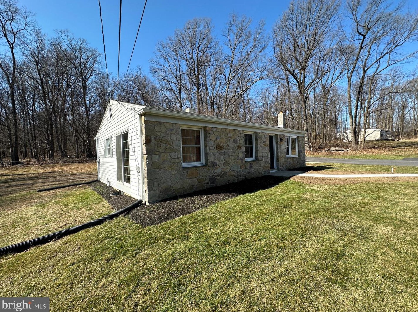 554 Twin County Rd, Honey Brook PA  19344-1323 exterior