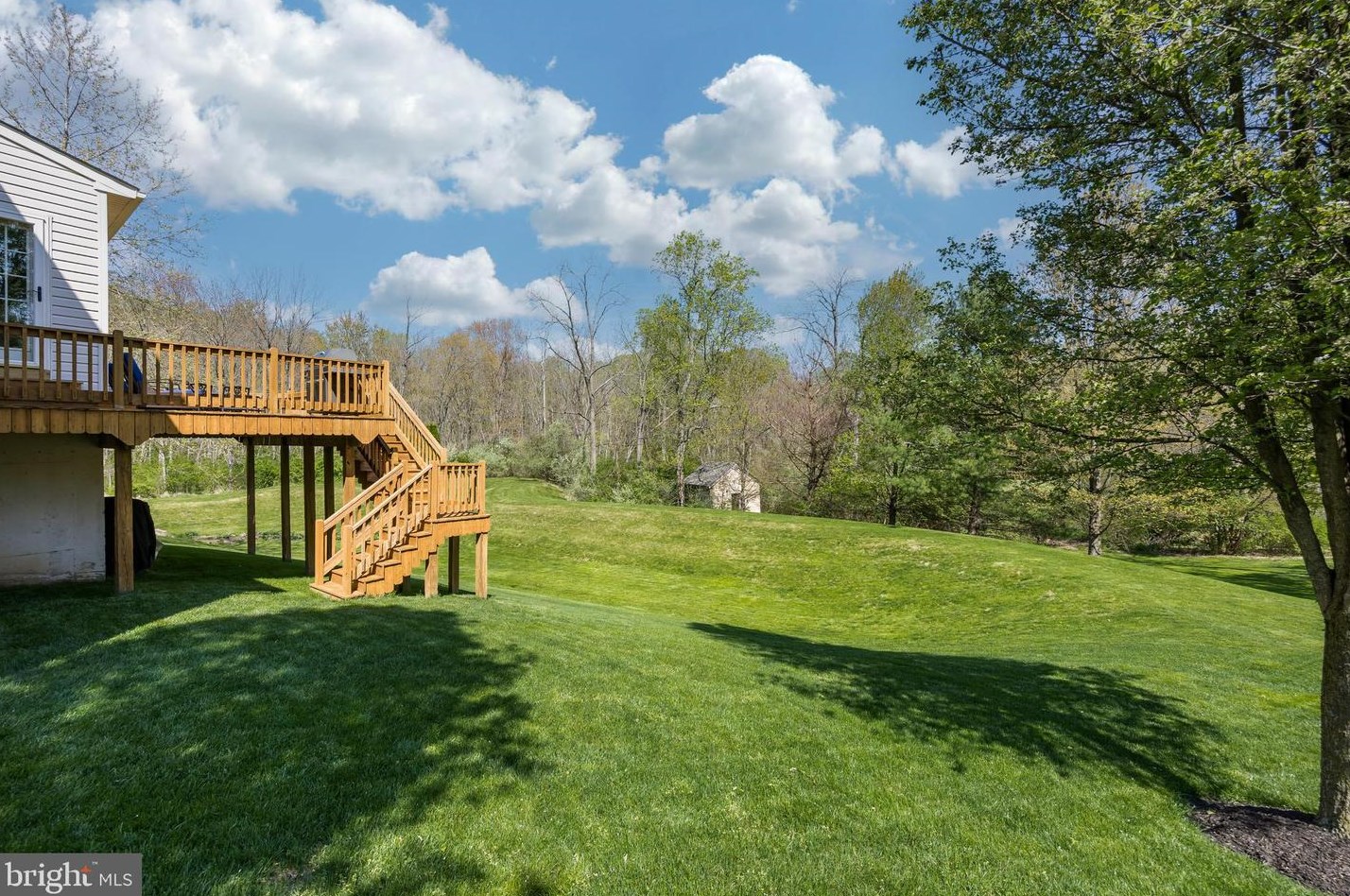 877 S York Dr, Downingtown, PA 19335