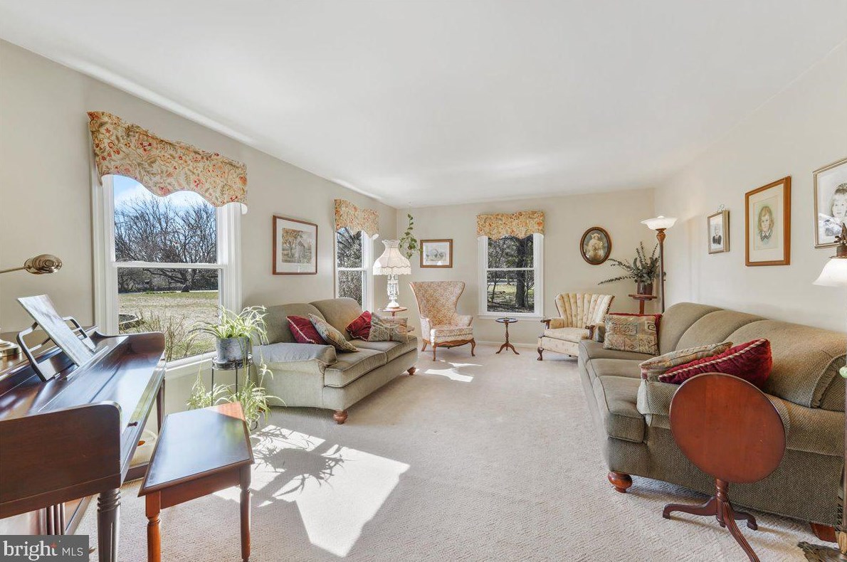 413 Dean Dr, Kennett Sq, PA 19348