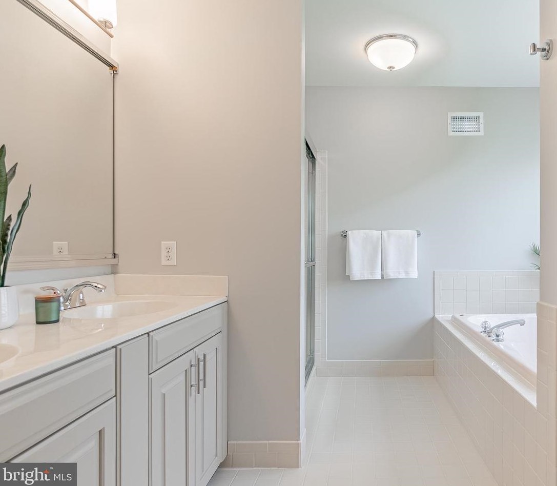 203 Southside Cir, Downingtown PA  19335-4428 exterior