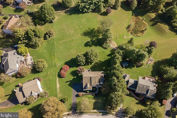 203 Southside Cir, Downingtown PA  19335-4428 exterior