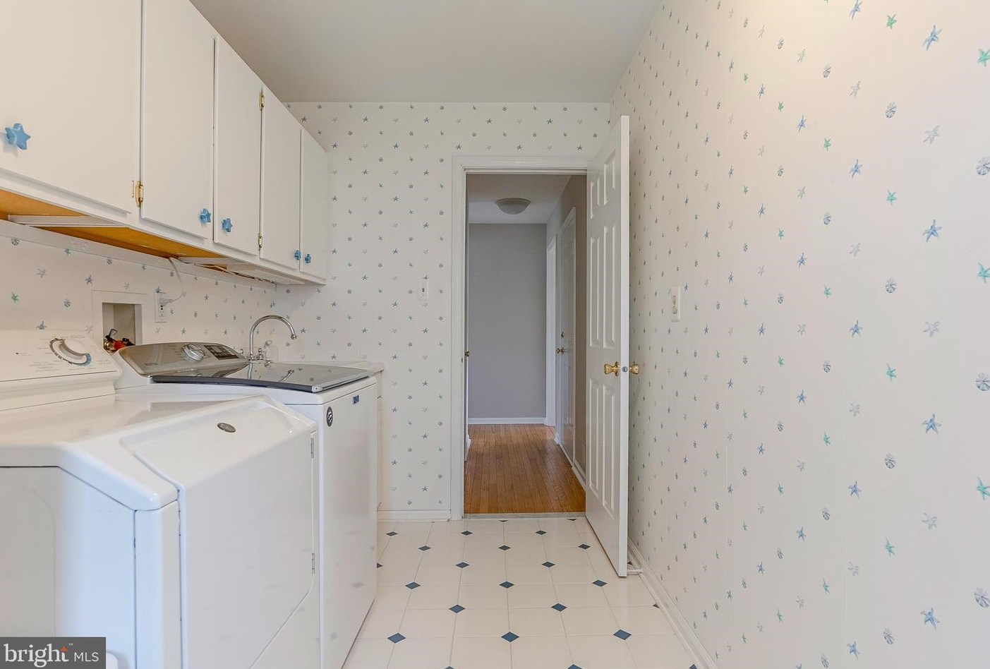 203 Southside Cir, Downingtown PA  19335-4428 exterior