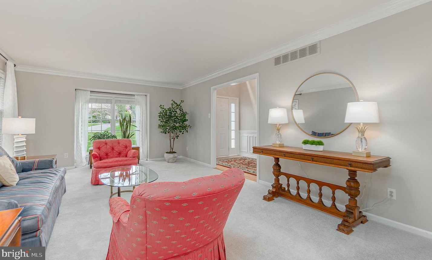 203 Southside Cir, Downingtown PA  19335-4428 exterior