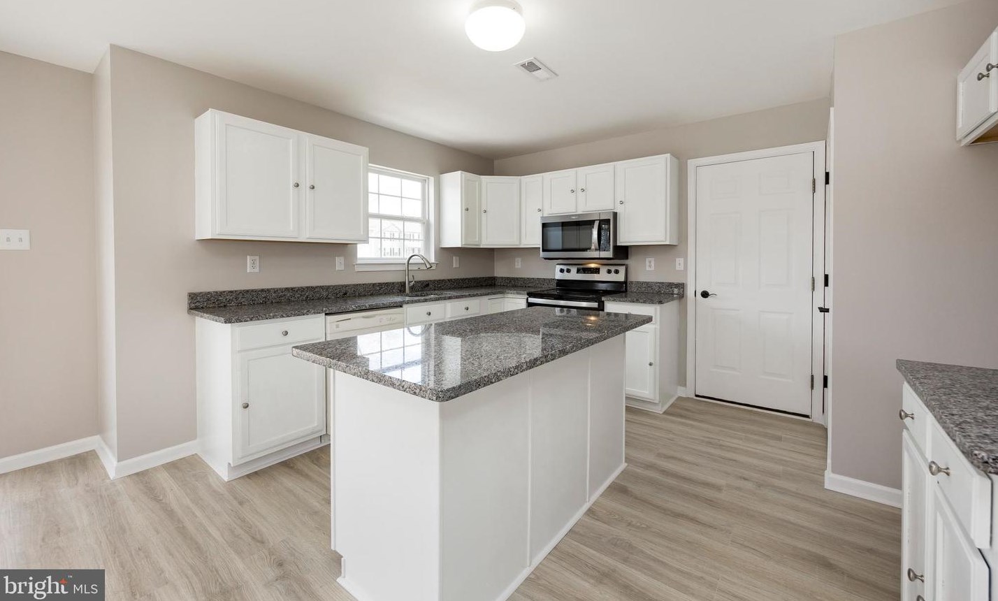 201 Pullman Cir, Coatesville, PA 19320