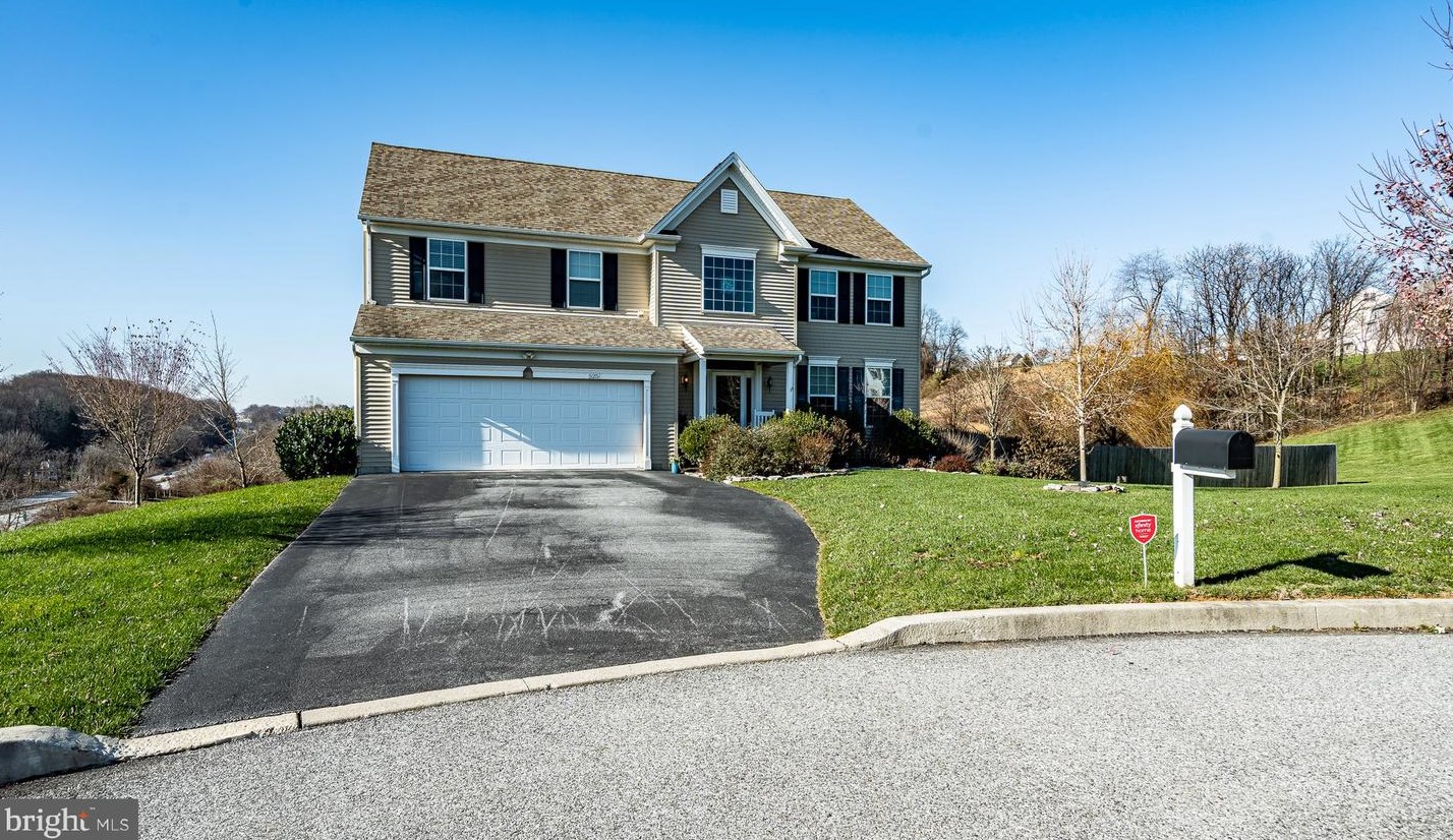 525 Enfield Dr, Romansville, PA 19320-5955