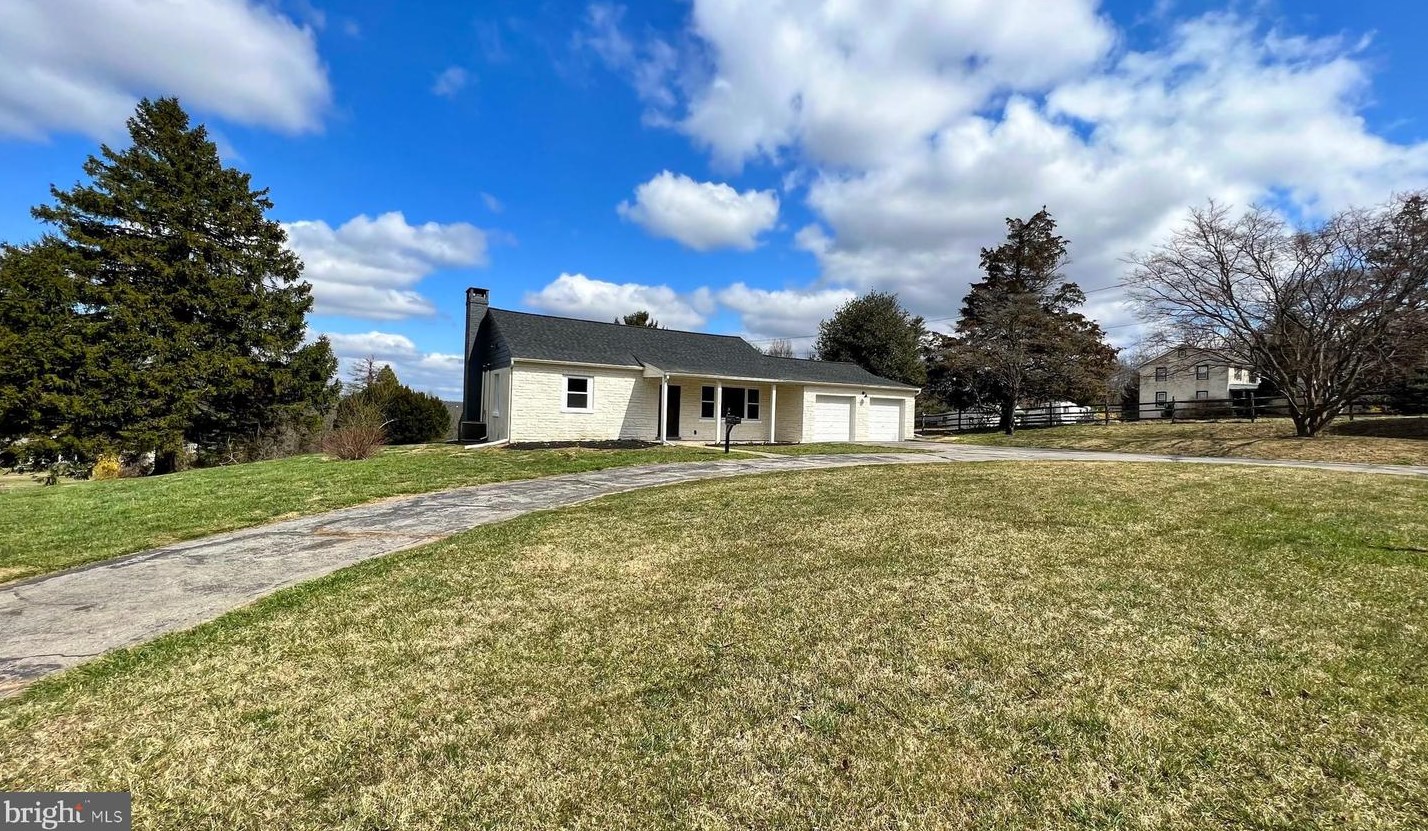 2215 Strasburg Rd, Romansville, PA 19320-4429