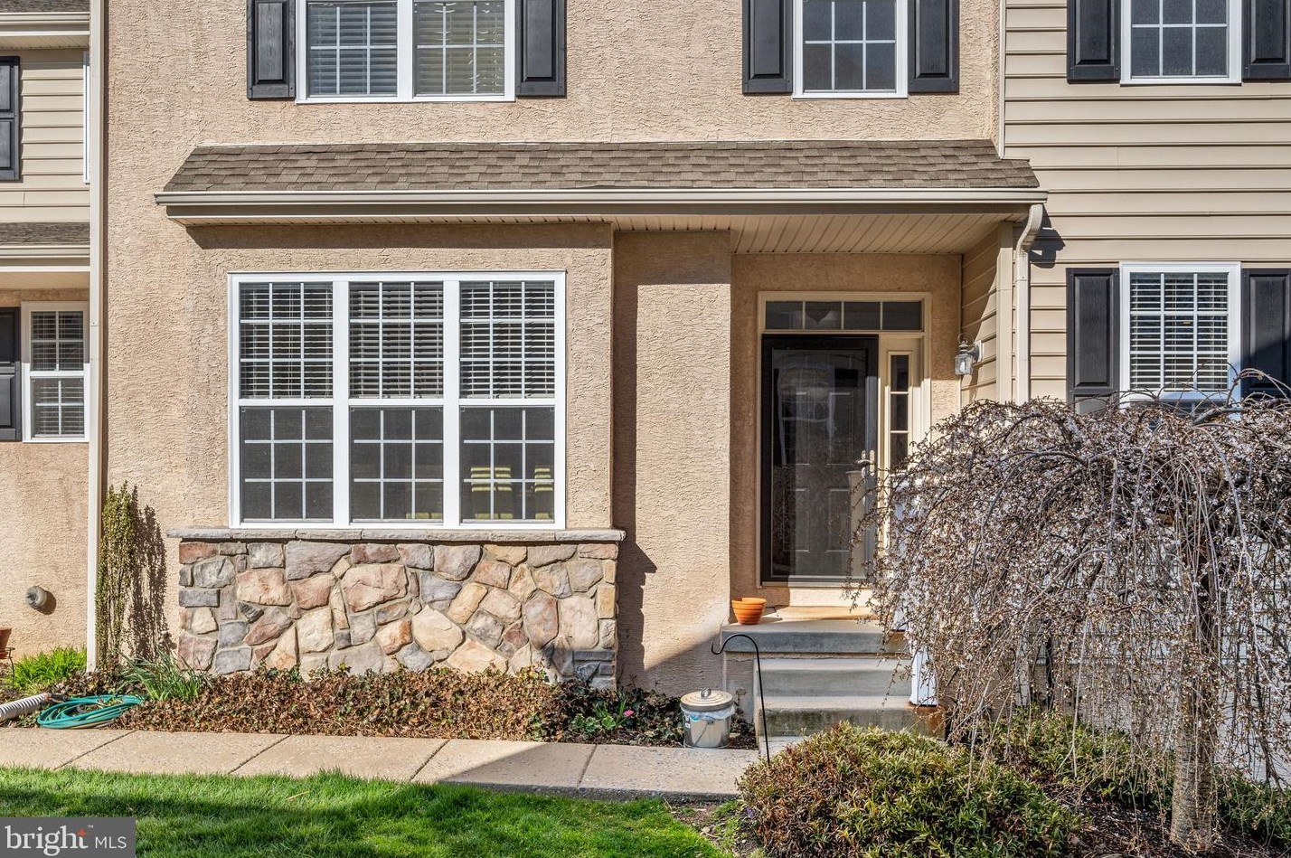 1210 Derry Ln, West Chester, PA 19380-4004