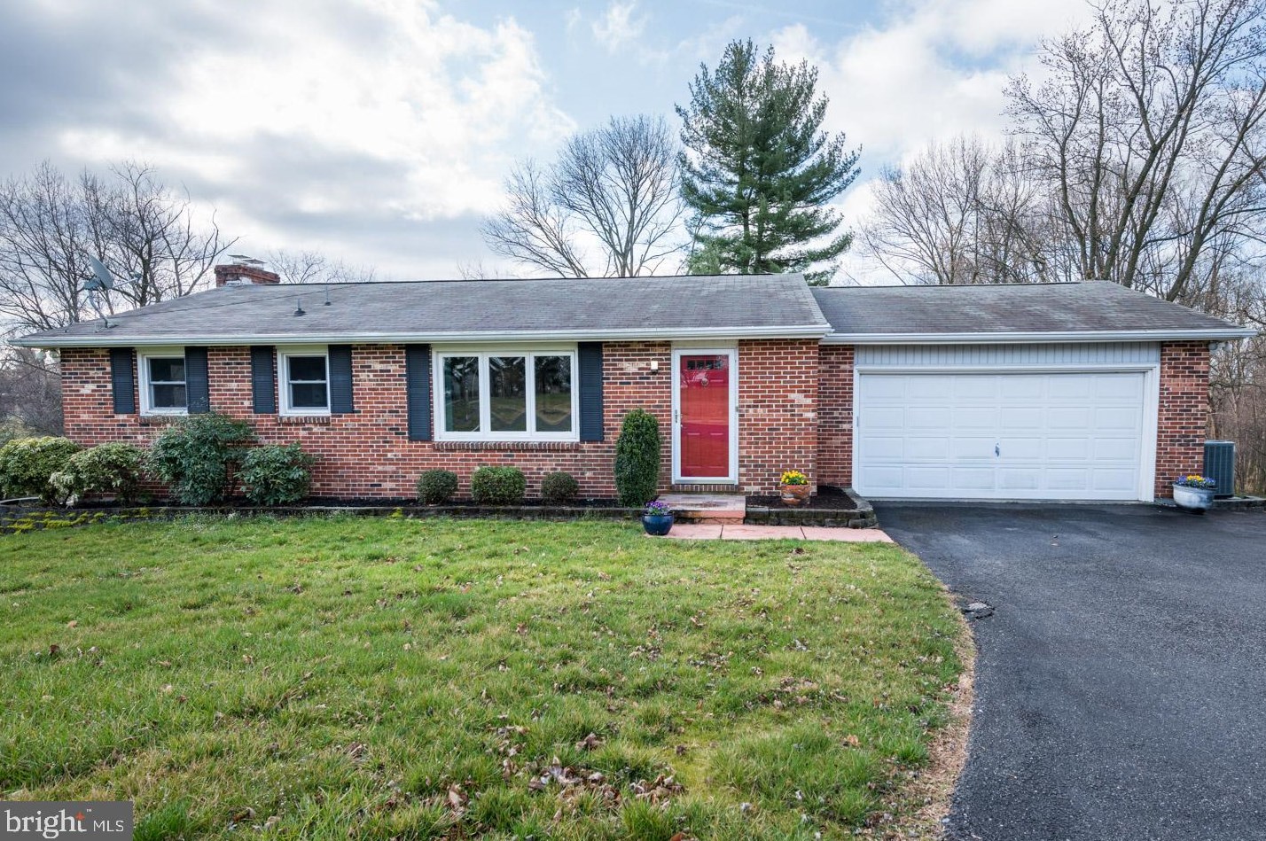9 Hunting Hills Dr, Landenberg, PA 19350