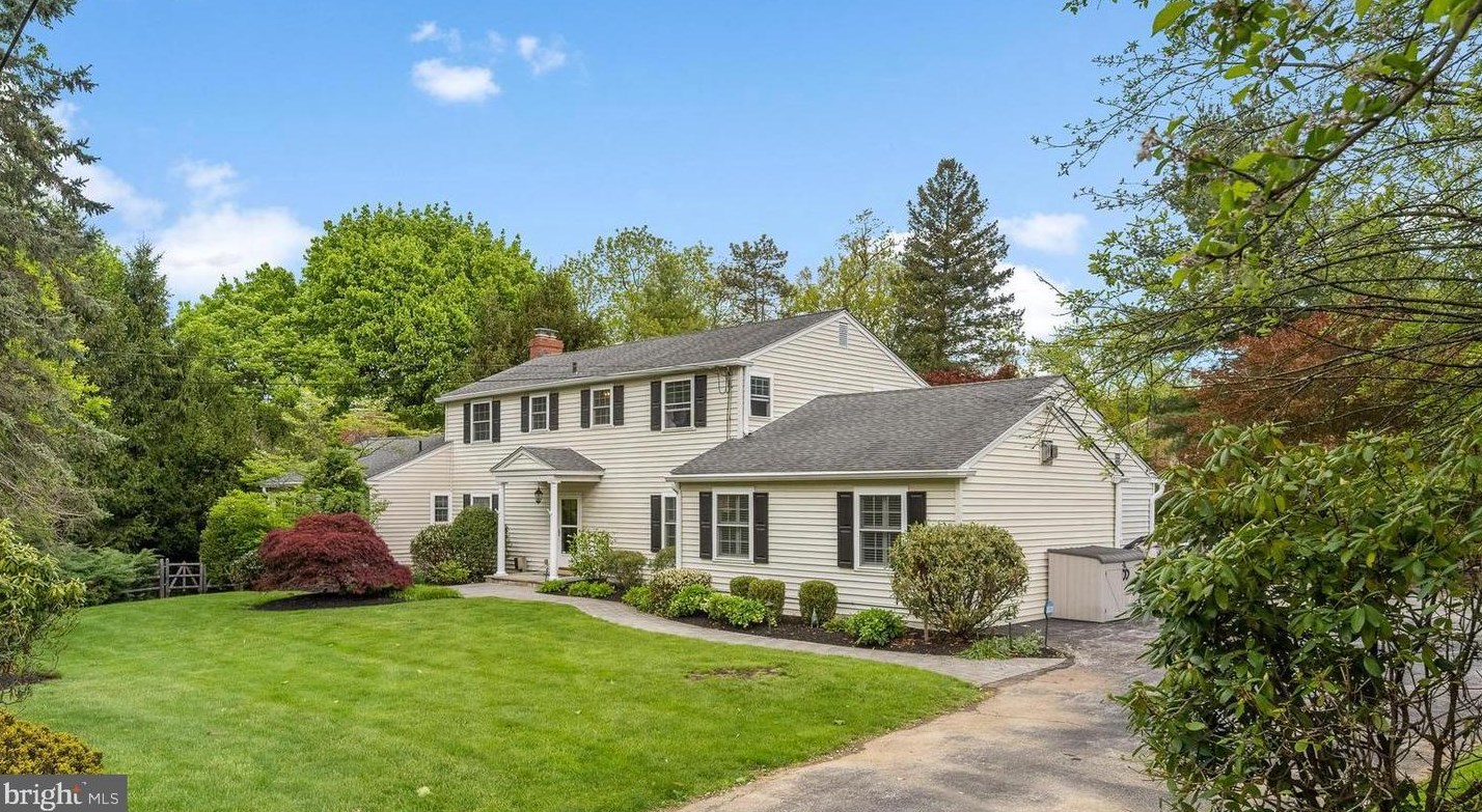 906 Old State Rd, Berwyn, PA 19312