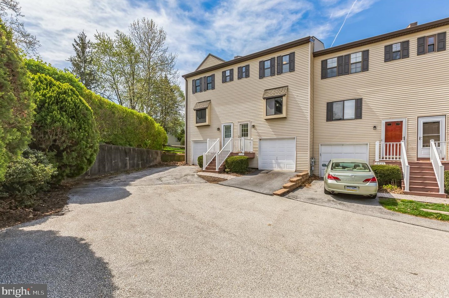 2518 Pond View Dr, West Chester, PA 19382-6303