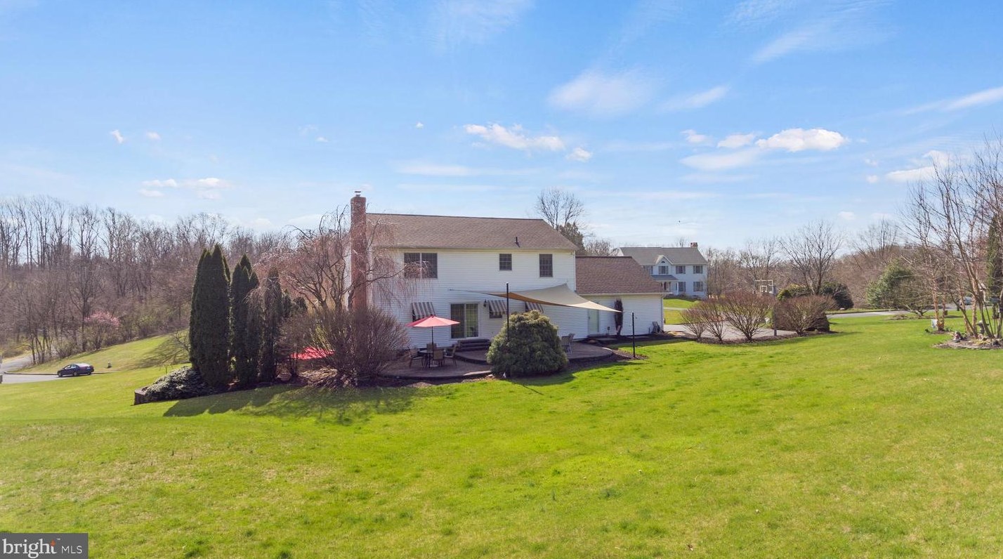 106 Freedom Vly Cir, Romansville PA  19320-1358 exterior