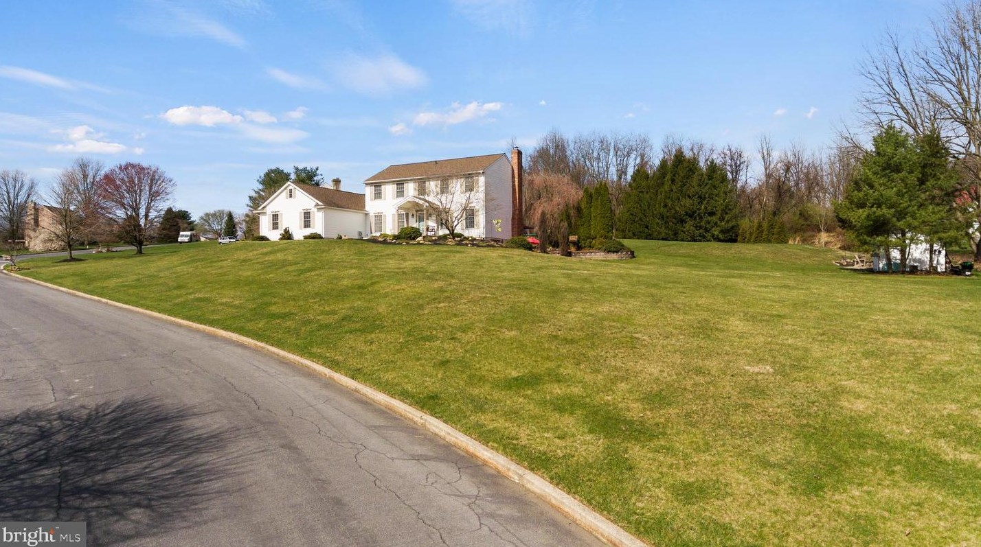106 Freedom Valley Cir, Romansville, PA 19320-1353