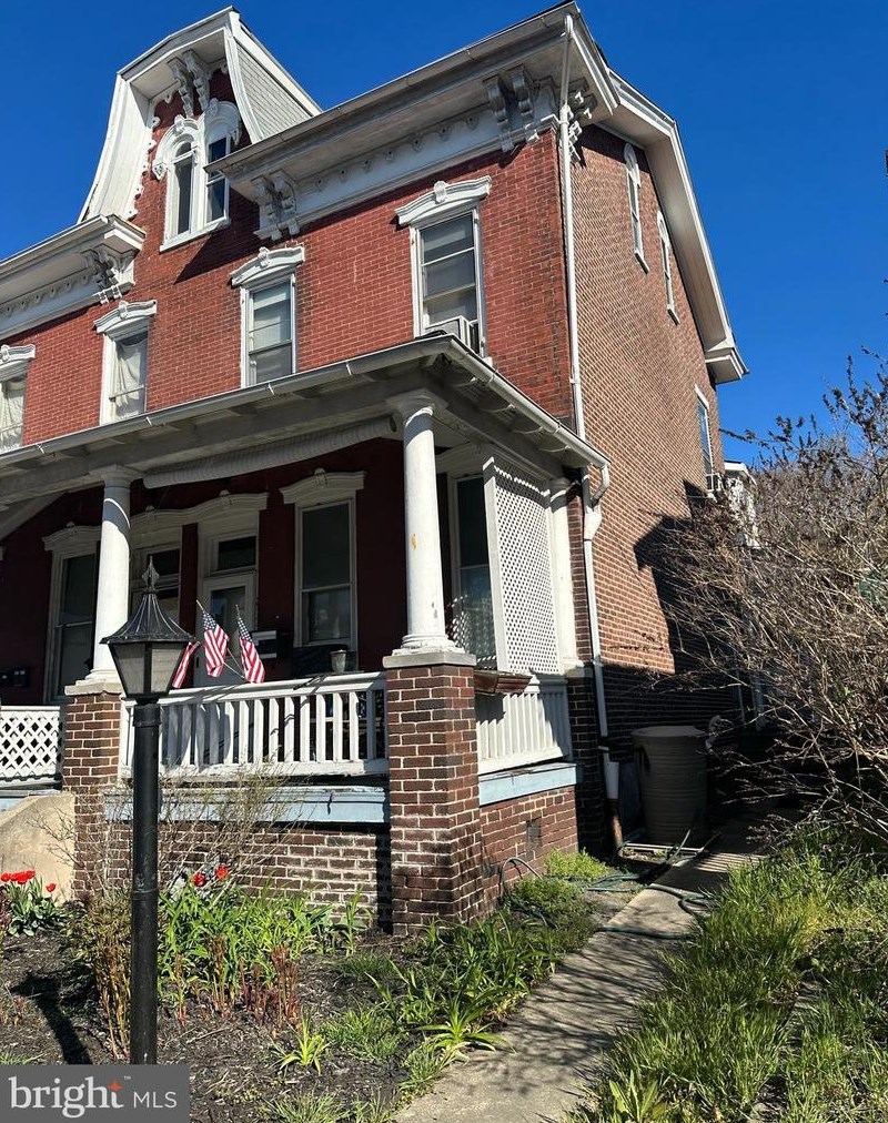 217 Chestnut St, Romansville, PA 19320-3232