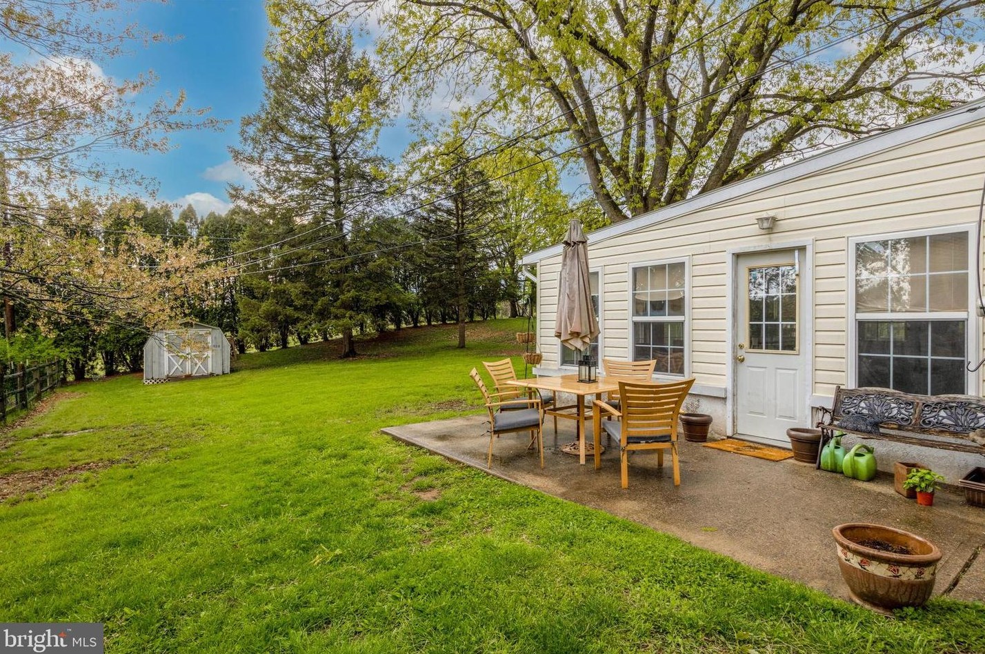 108 Fairview Dr, West Chester, PA 19382-5208
