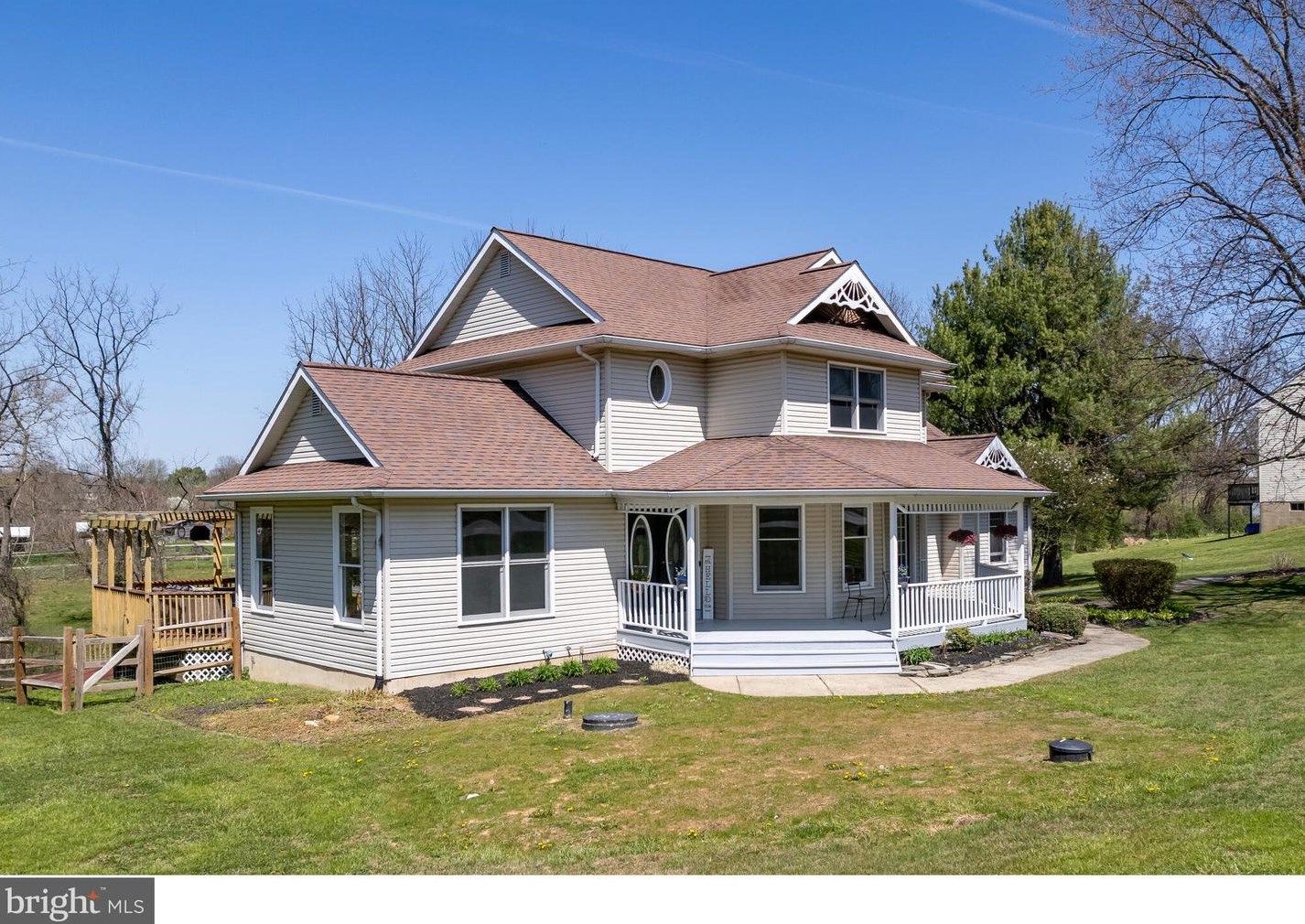 136 N Deer Run Dr, New London Township, PA 19352