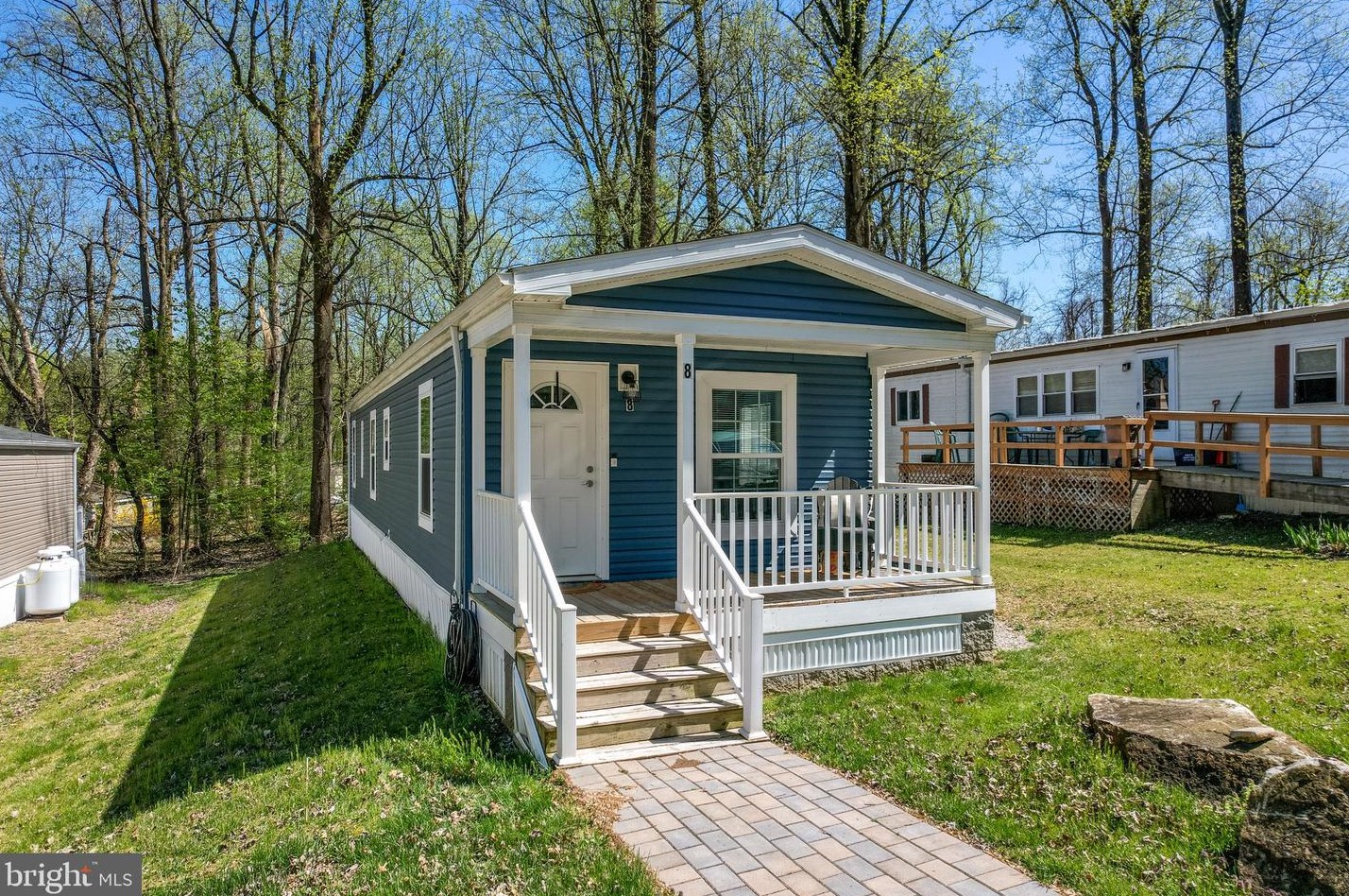 8 Crow Ln, Honey Brook, PA 19344