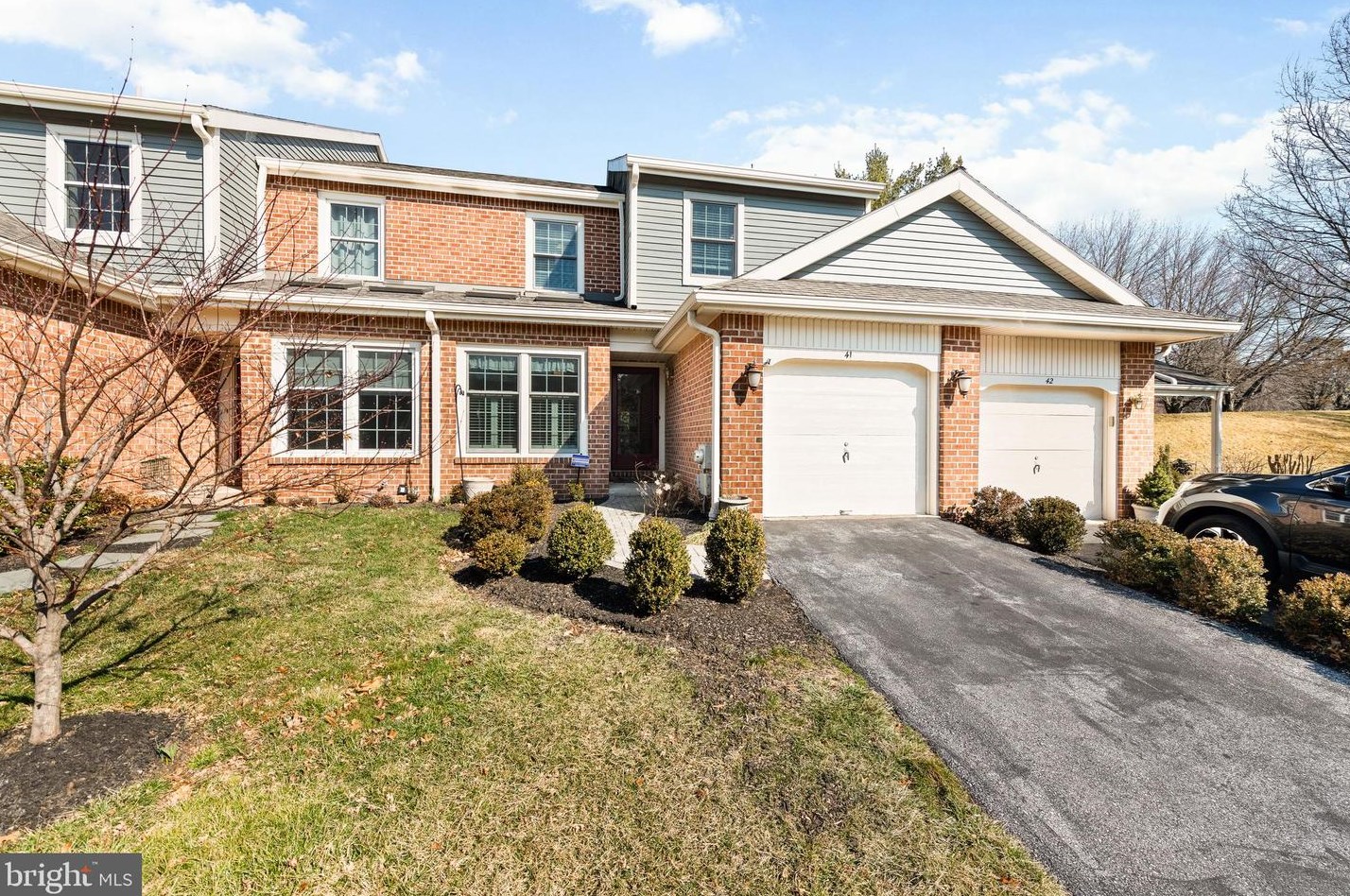 41 Stonehurst Ct, Wayne, PA 19087
