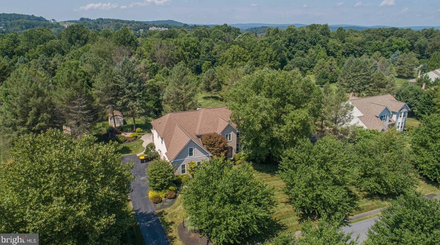 33 Iroquois Ln, Chester Springs, PA 19425-2929
