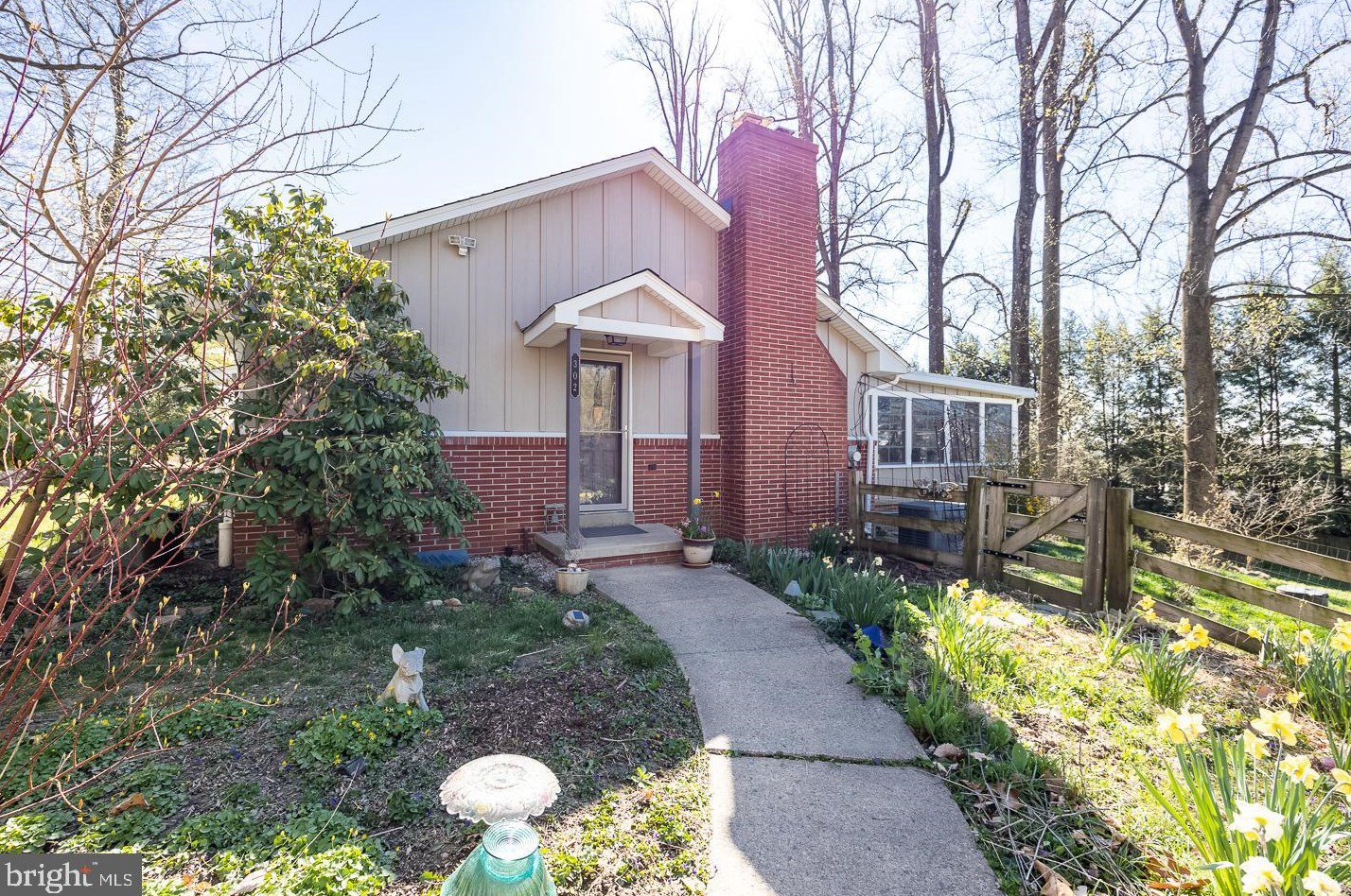 302 Dove Ln, Romansville, PA 19320-1725
