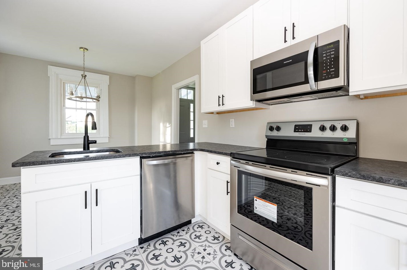 100 Swinehart Rd, Romansville, PA 19320-1243