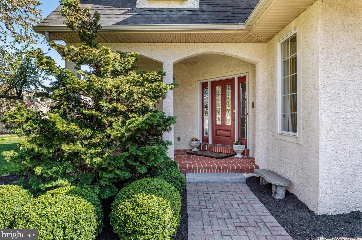 163 Applegate Dr, West Chester, PA 19382-5587