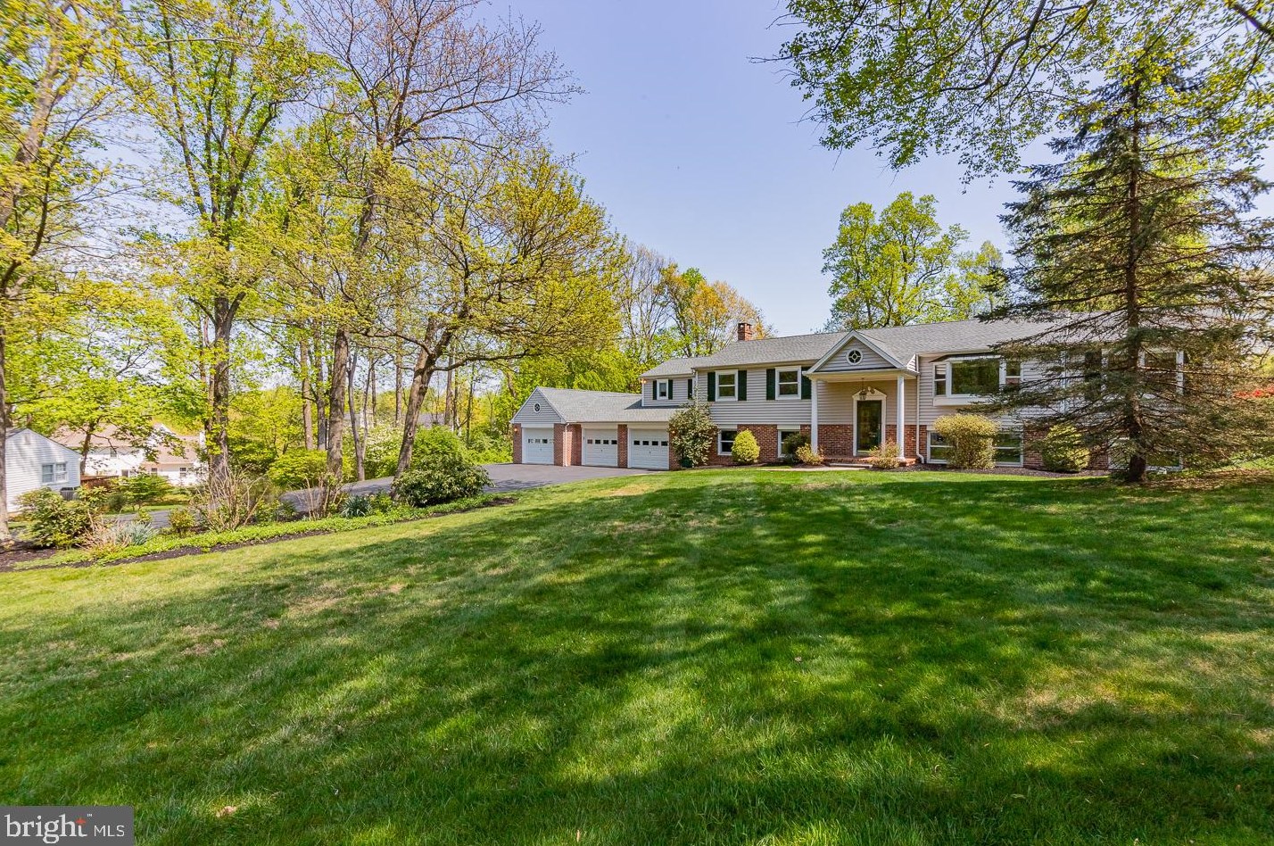 317 Horseshoe Ln, Downingtown, PA 19335