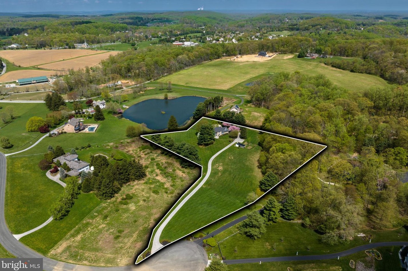 44 Wyndemere Lake Dr, Chester Springs, PA 19425-3608