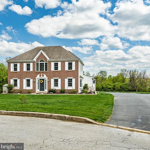 4 Magnolia Ct, Downingtown, PA 19335-2285