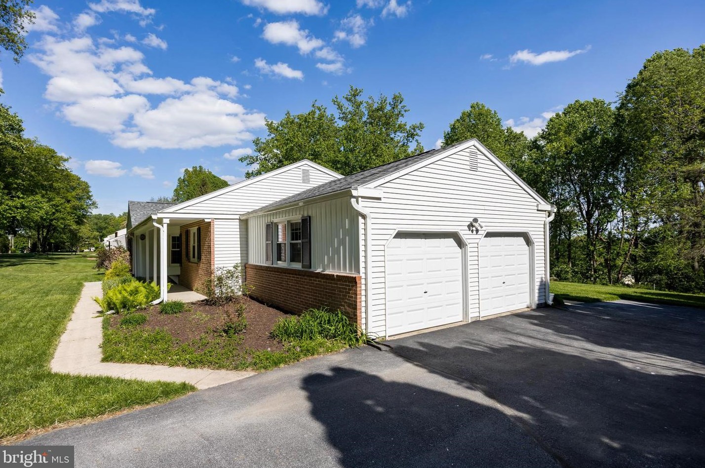220 Woodland Dr, Downingtown, PA 19335
