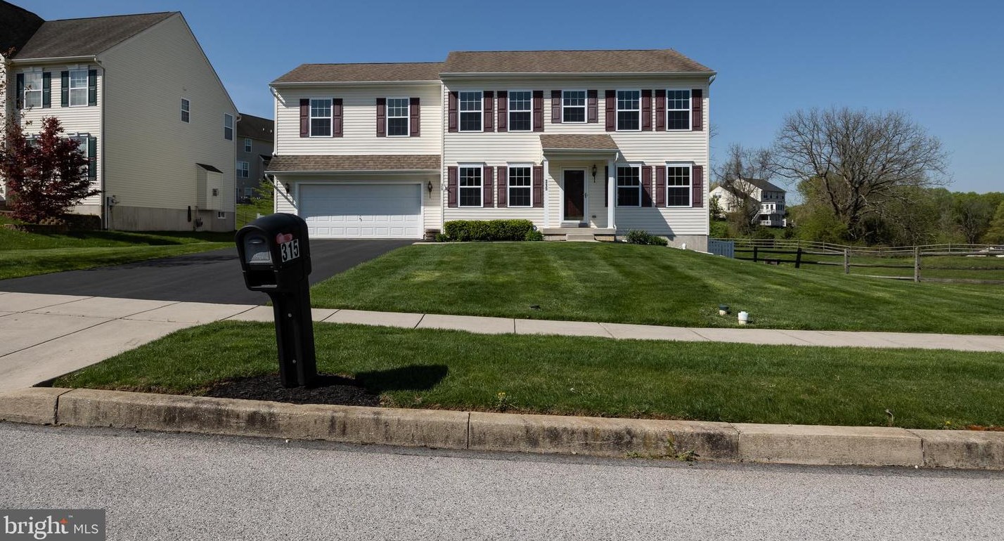 315 Dague Farm Dr, Romansville, PA 19320-5826