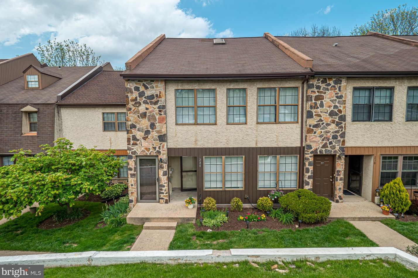 240 Smallwood Ct, West Chester, PA 19380-1389