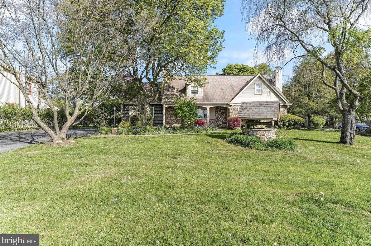 909 W King Rd, Frazer, PA 19355