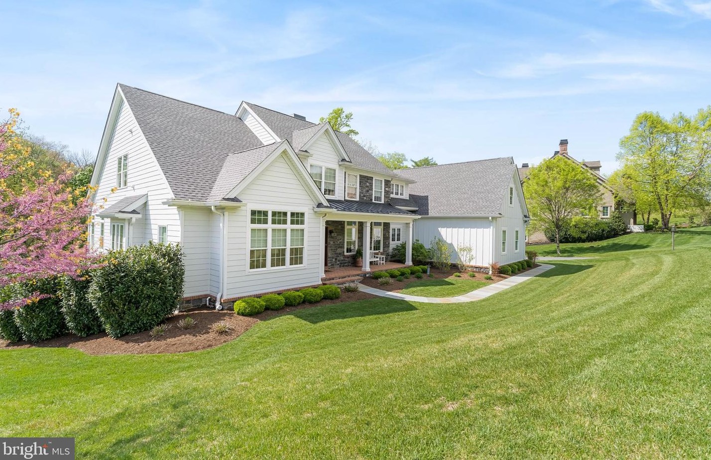 208 Arrowwood Ln, Chadds Ford, PA 19317
