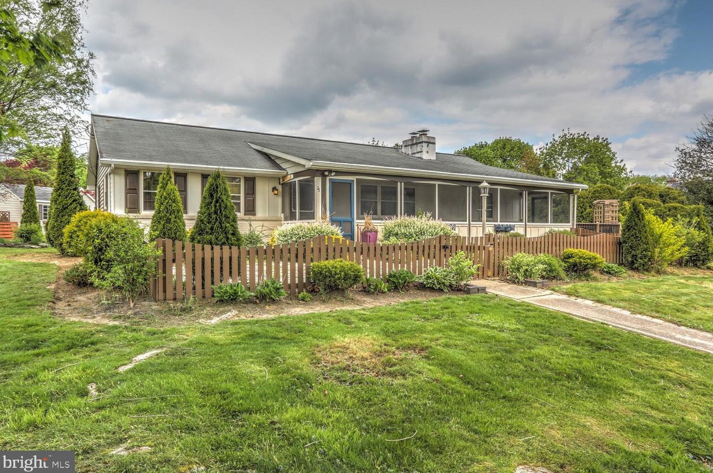 23 Penn St, Romansville, PA 19320-1678