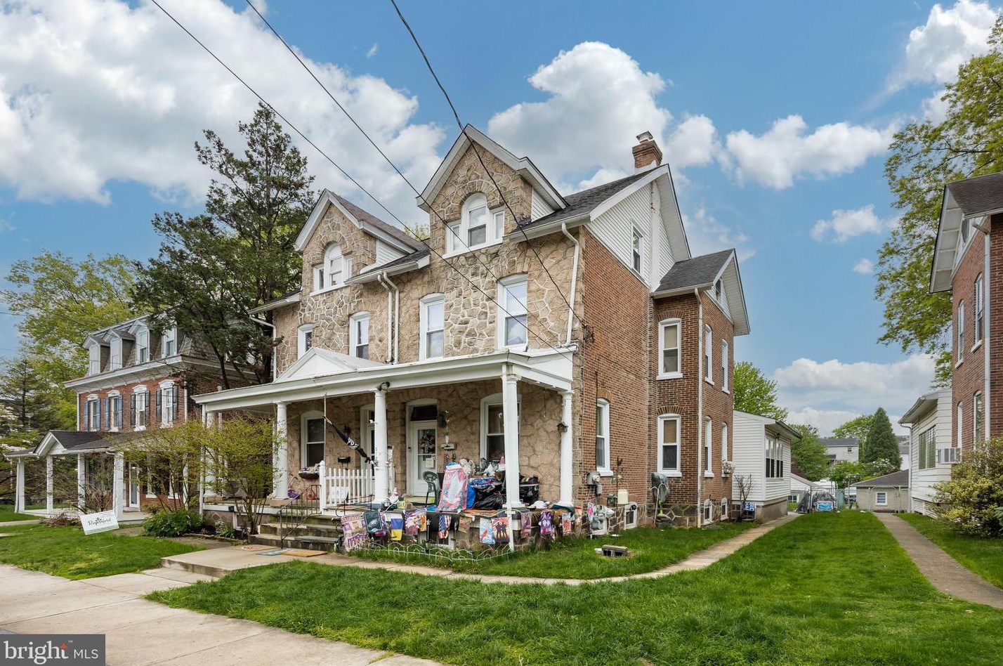 312 Broad St, Spring City, PA 19475-1703