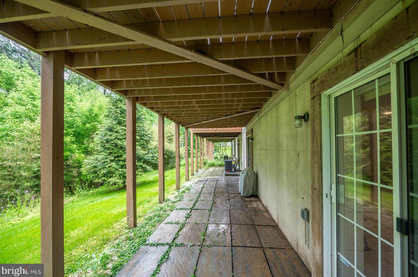 890 Amber Ln, West Chester PA  19382-2241 exterior