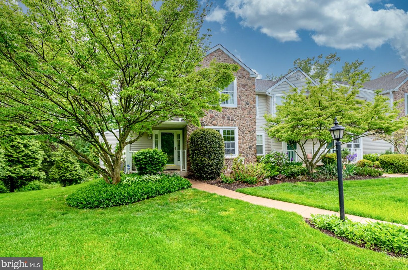 890 Amber Ln, West Chester PA  19382-2241 exterior