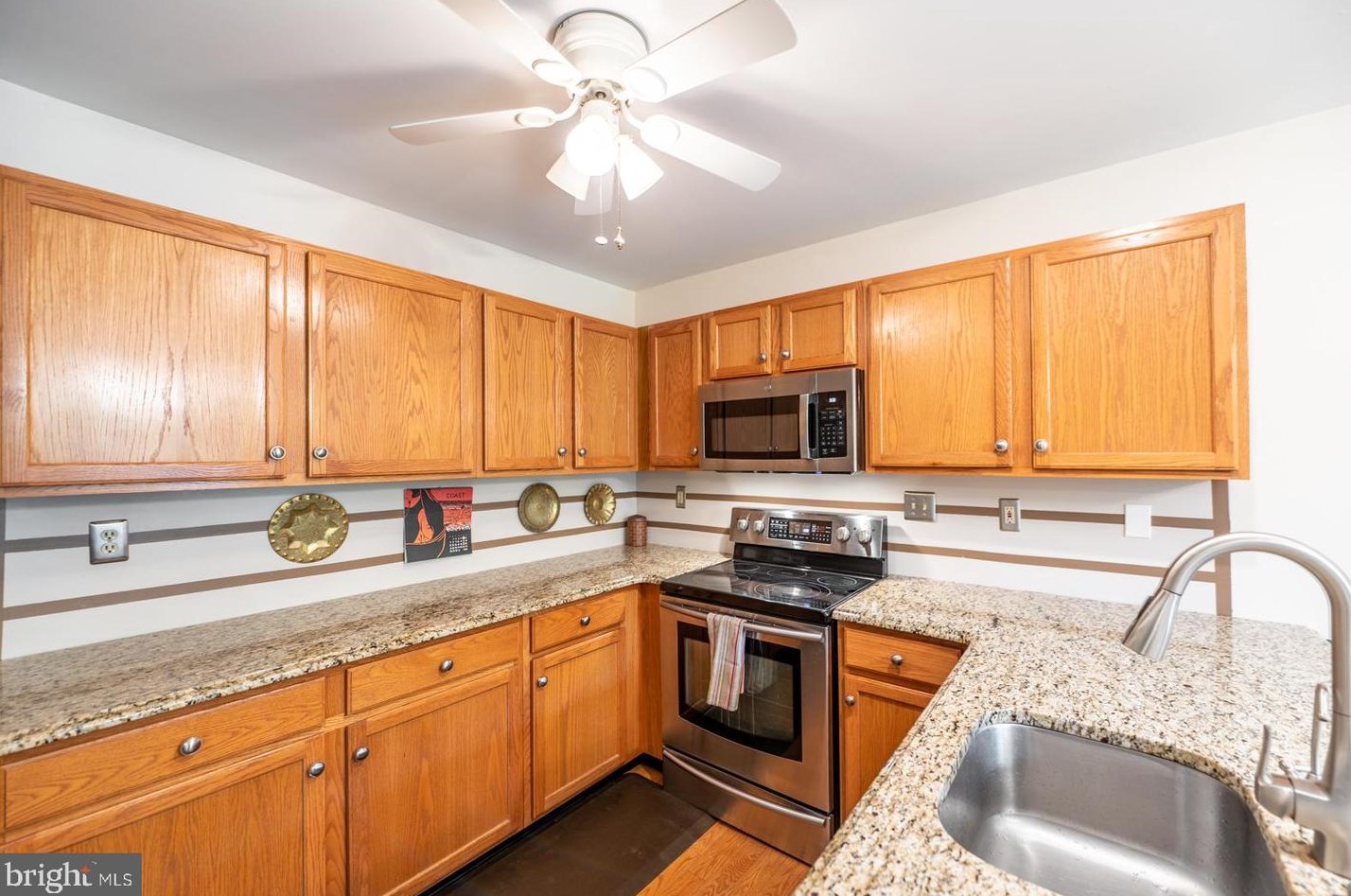 890 Amber Ln, West Chester, PA 19382