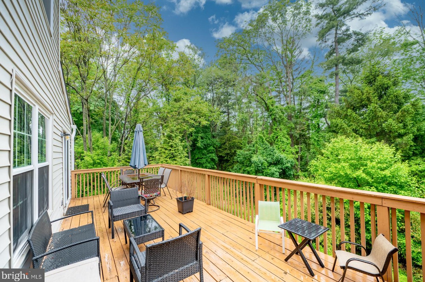 890 Amber Ln, West Chester PA  19382-2241 exterior