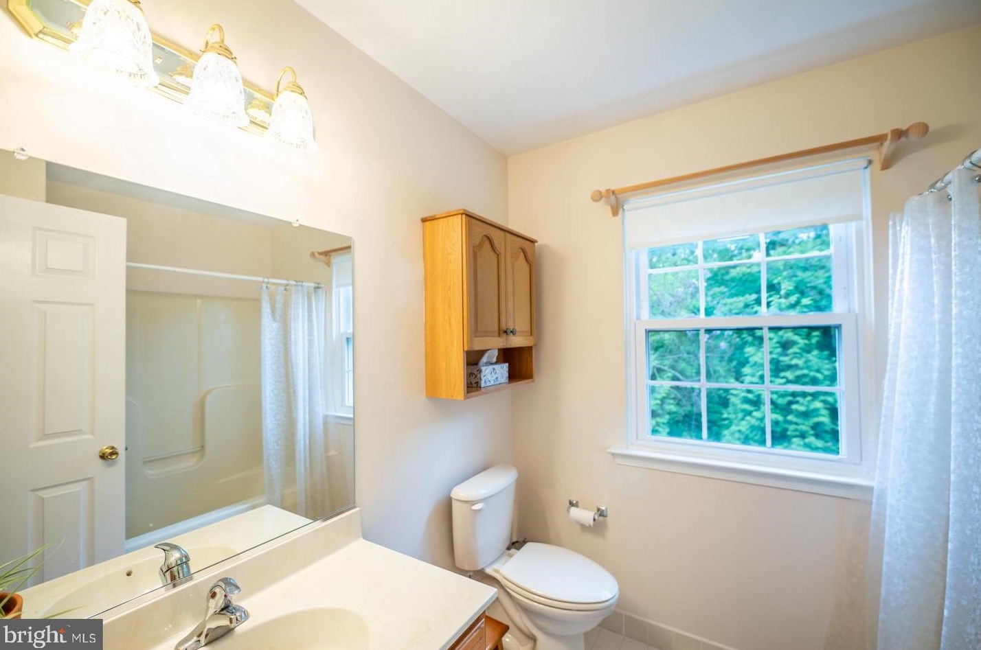 890 Amber Ln, West Chester PA  19382-2241 exterior