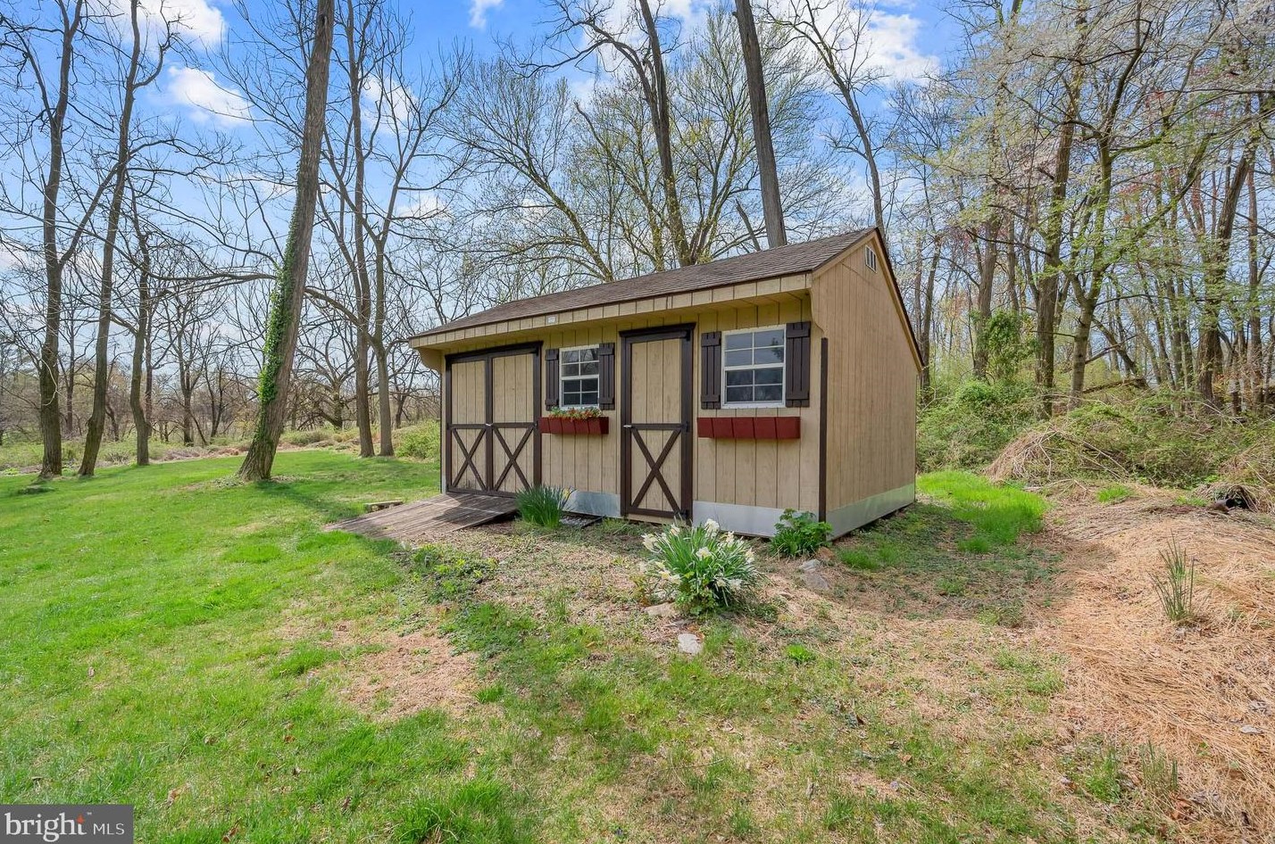 10 Jack Reynolds Way, Avondale PA  19311-1307 exterior