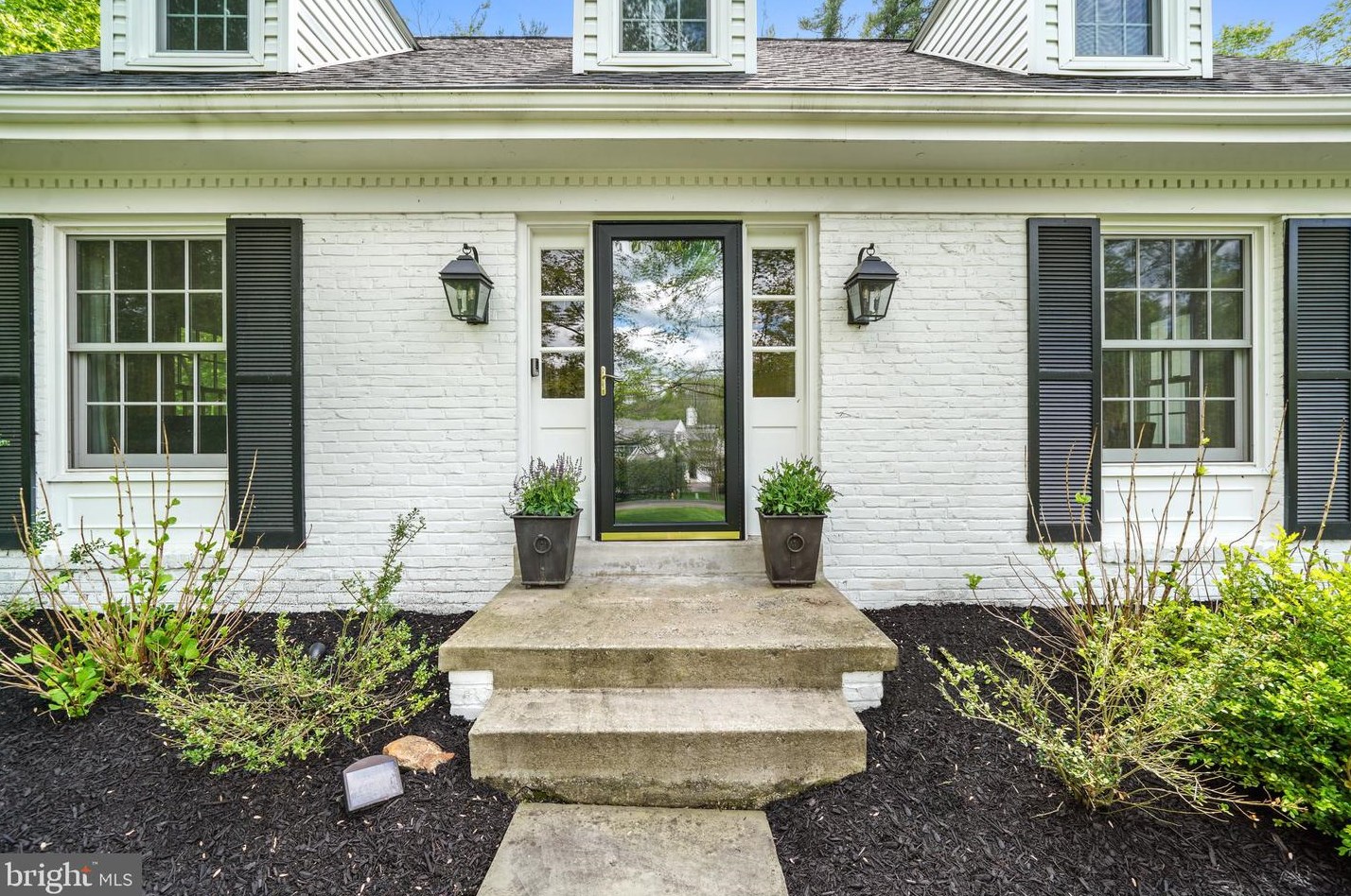 1068 Squire Cheney Dr, West Chester, PA 19382