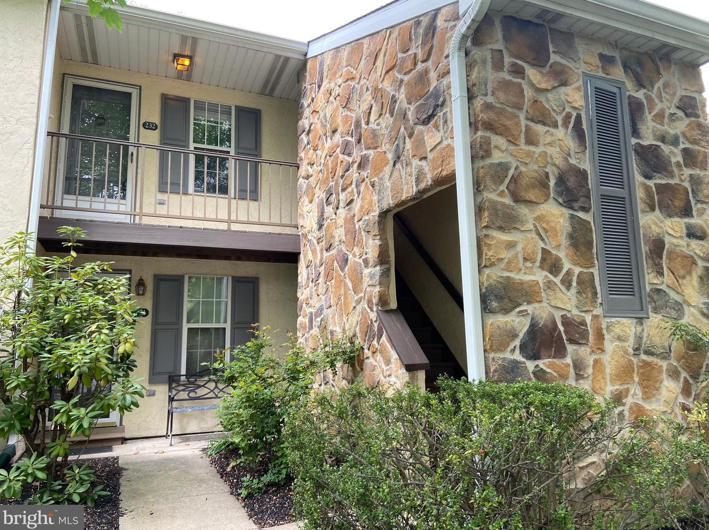 232 Valley Stream Ln, Wayne, PA