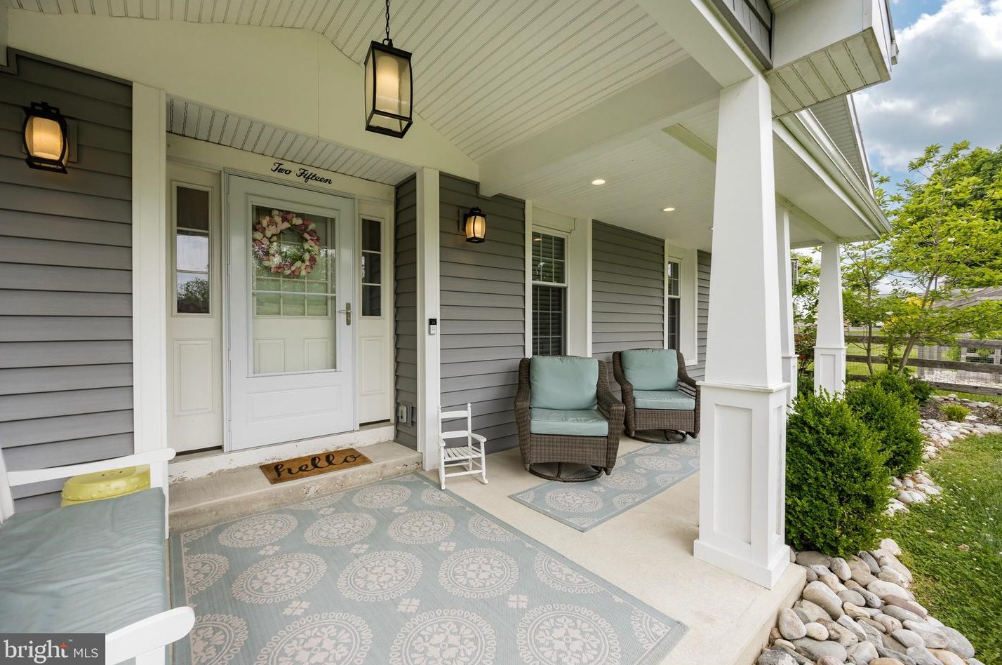 215 Spring Run Ln, Downingtown, PA 19335